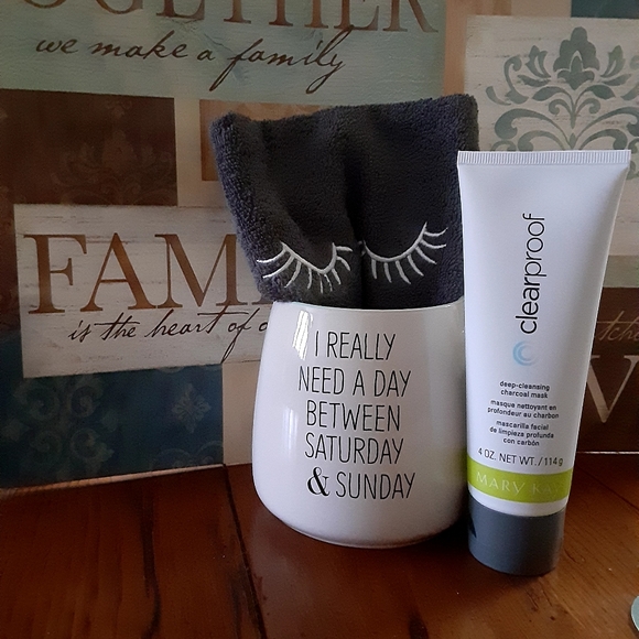 MaryKay Charcoal mask with mug and free towel - Picture 2 of 2